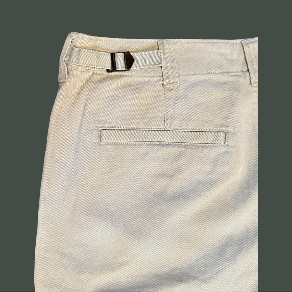 BANANA REPUBLIC, NWOT, MENS, KHAKI, CARGO SHORTS. LONG LENGTH. SIZE 33 - Picture 5 of 6